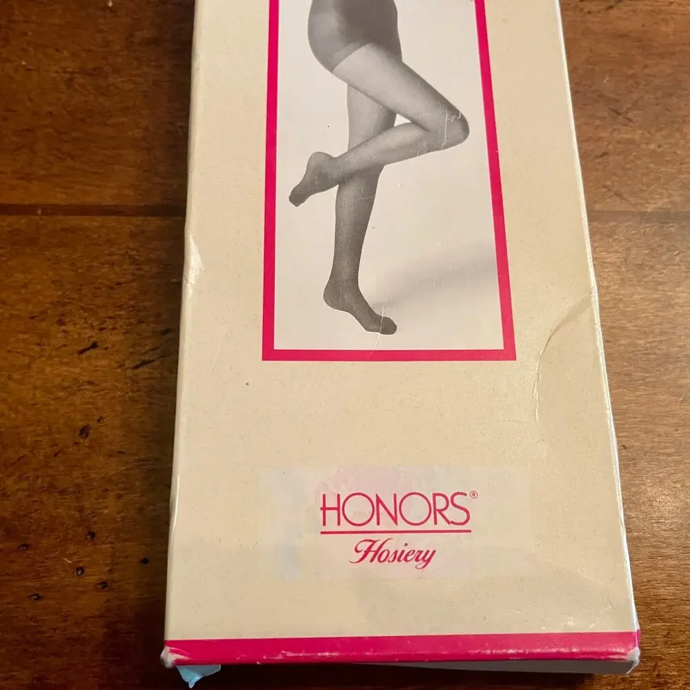 Honors Hosiery Support Light Control Top Pantyhose Size Medium Tall Color: Black